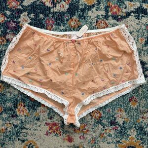 NEW Vtg Y2K Victorias Secret Embroidered Lace Floral Shorties in Peach Size M
